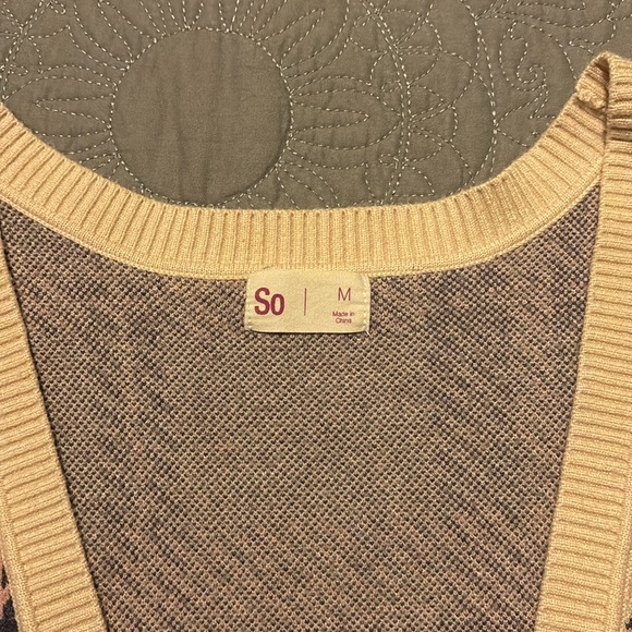 SO Oversized Tan Plaid Sweater Vest Size Medium - Picture 4 of 4